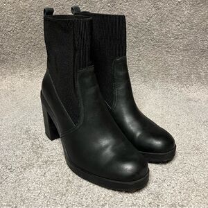 Crown Vintage Black Leather Pull-On Heeled Boots Size 7